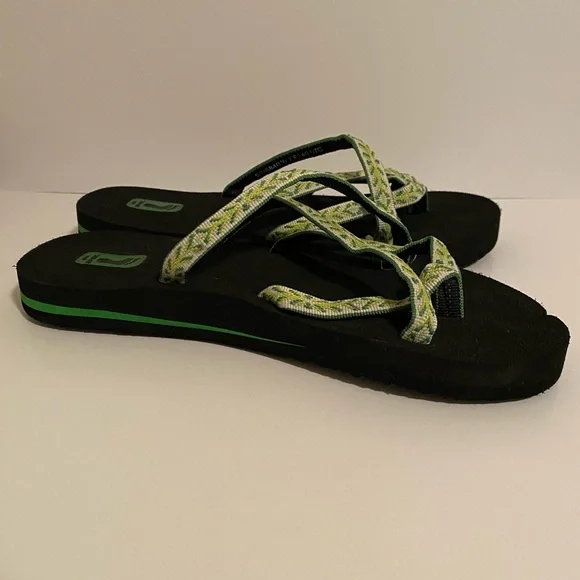 Teva Mush Olowahu Strappy Flip Flops in Tyena Lime Green Size 7 women NWOT - Picture 4 of 11